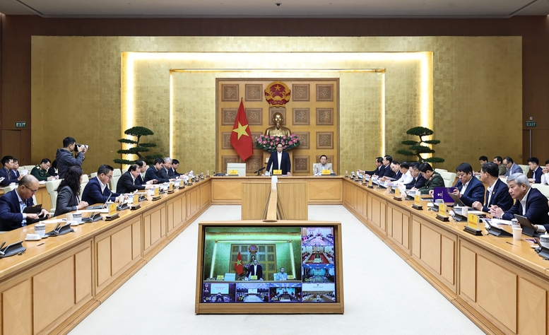 Thủ tướng Chính phủ Phạm Minh Chính chủ trì họp với các bộ, ngành, cơ quan Trung ương, trực tuyến với các địa phương về tình hình thực hiện ""Chiến dịch Quang Trung" - Ảnh: VGP/Nhật Bắc