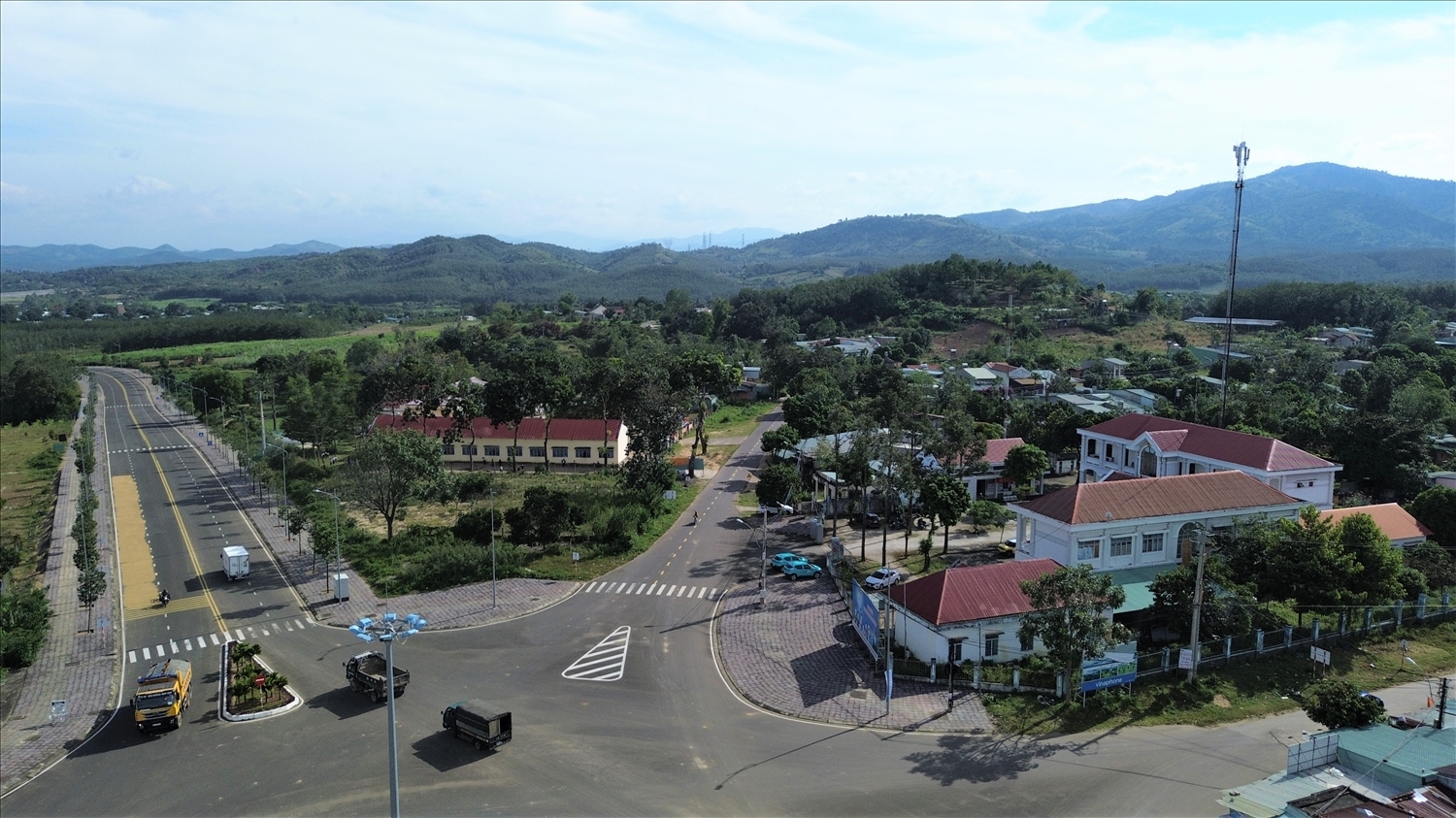 Những kết quả đạt được sẽ là nền tảng vững chắc để xã Đăk Rơ Wa tiếp tục vươn lên, xây dựng xã cơ bản đạt chuẩn Nông thôn mới nâng cao. (Ảnh: Ngọc Chí)