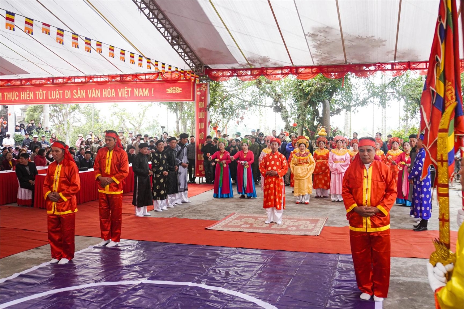 Đến triều Mạc giữa thế kỷ 16, Thái Hoàng Thái Hậu Vũ Thị Ngọc Toàn (trong văn tế cũng là Vũ Thị Ngọc Toàn) - vợ của Thái Thượng Hoàng Mạc Đăng Dung) đến ấp Lan Niều (làng Hòa Liễu ngày nay), thấy đồng đất chua mặn, nghèo khó nhất vùng, Thái Hoàng Thái Hậu đã bỏ tiền của, làm chủ Hưng công và vận động 35 vị hoàng thân quốc thích, quan lại cấp cao triều đình nhà Mạc góp tiền, góp của để tu tạo lại ngôi chùa cổ.