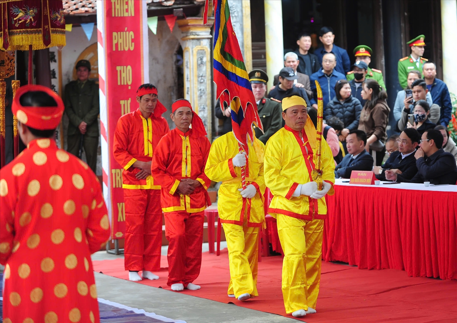 Lễ hội Minh Thề mang những giá trị sâu sắc, độc đáo, đặc biệt có tính thời sự về xây dựng trật tự kỷ cương, tinh thần thượng tôn pháp luật, phòng chống tham nhũng cho thế hệ hôm nay và mai sau. Qua đó, Lễ hội giáo dục, định hướng nhân dân về nhân cách sống, phẩm chất đạo đức trung thực, chí công vô tư.