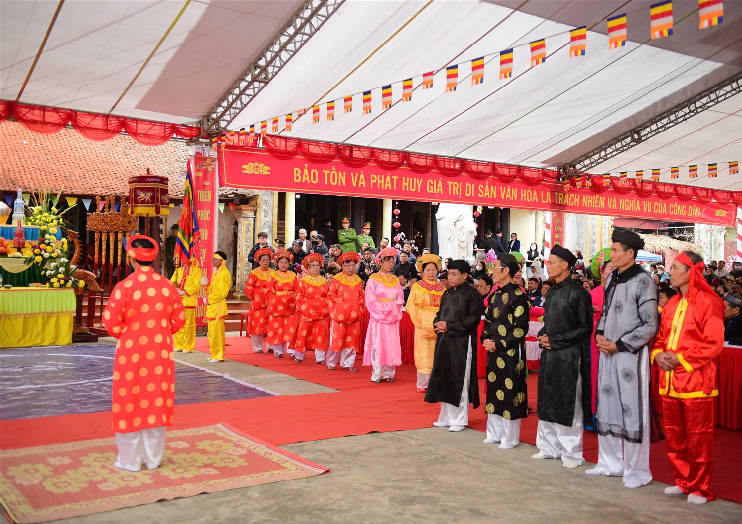 Ngày 11/2 (tức ngày 14 tháng Giêng năm Ất Tỵ), tại Khu di tích lịch sử văn hóa đền - chùa Hòa Liễu đã diễn ra Lễ hội Minh Thề 2025.