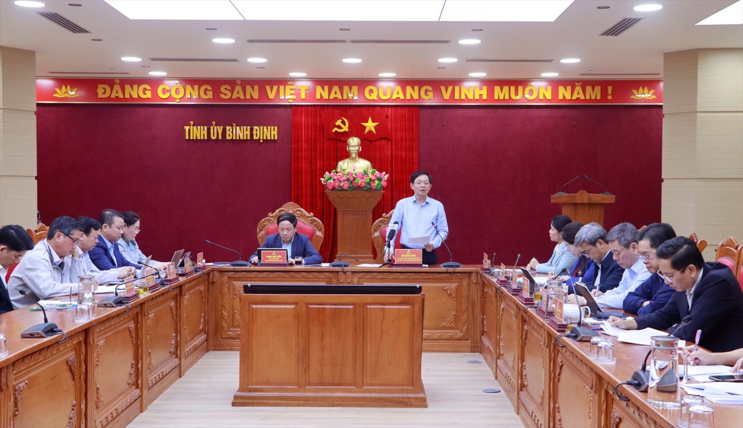 Quang cảnh cuộc họp