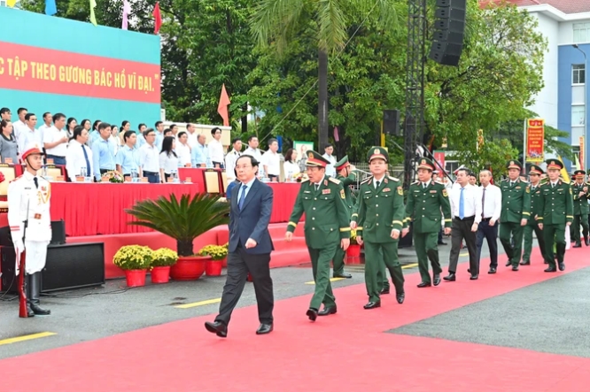 Bí thư Thành ủy TP. Hồ Chí Minh Nguyễn Văn Nên dự lễ giao, nhận quân điểm tại quận 7 (Ảnh: Việt Dũng)