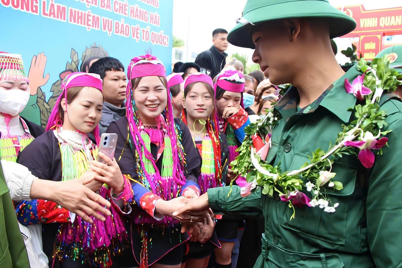 Giờ phút chia tay chuẩn bị lên đường nhập ngũ