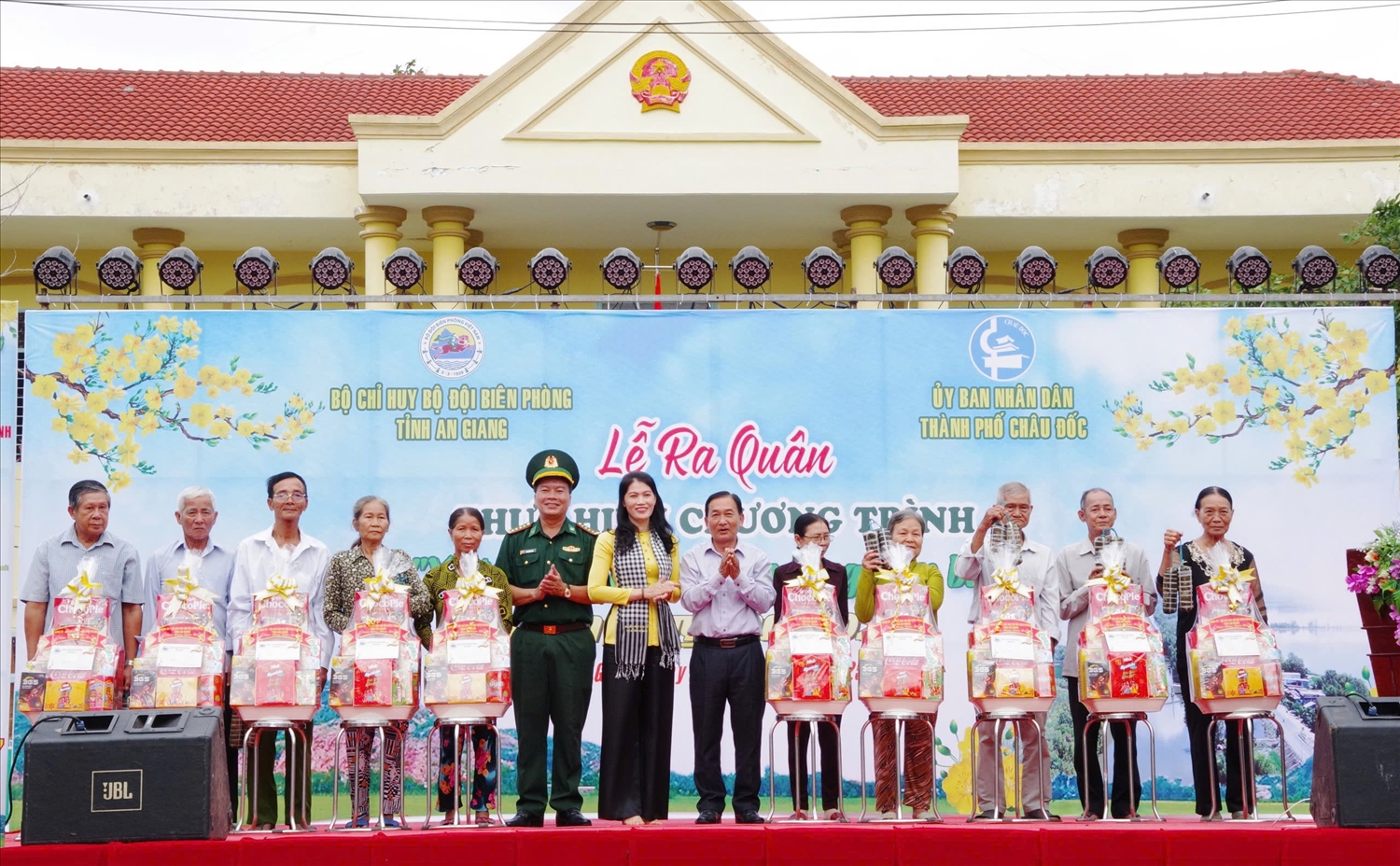 Lễ ra quân chương trình “Xuân Biên phòng - Ấm lòng dân bản” năm 2025 tại Thành phố Châu Đốc