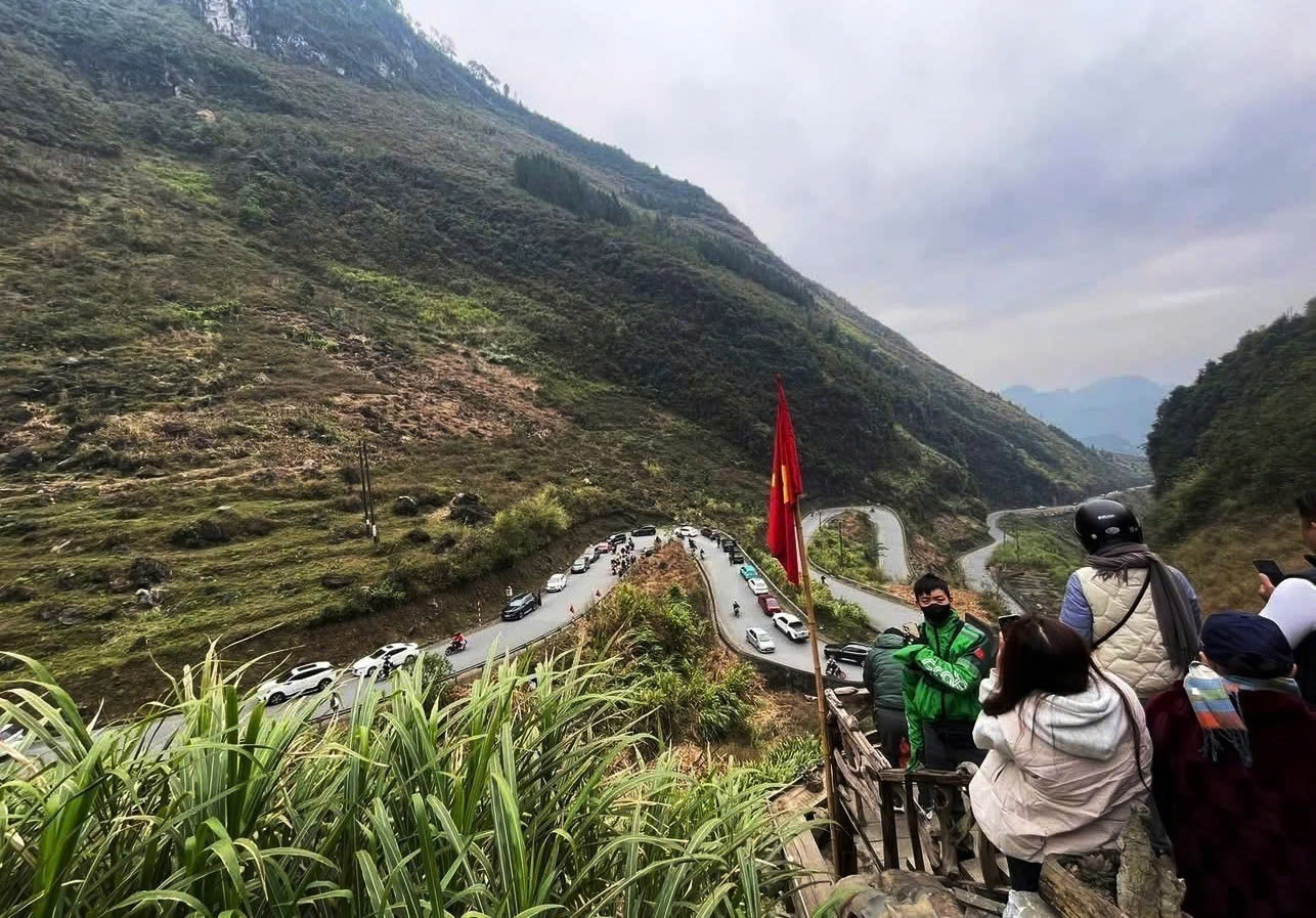 Các điểm du lịch nổi tiếng trên Cao nguyên đá Đồng Văn (Hà Giang) thu hút đông đảo du khách trong ngày đầu xuân. Ảnh: (Sưu tầm)