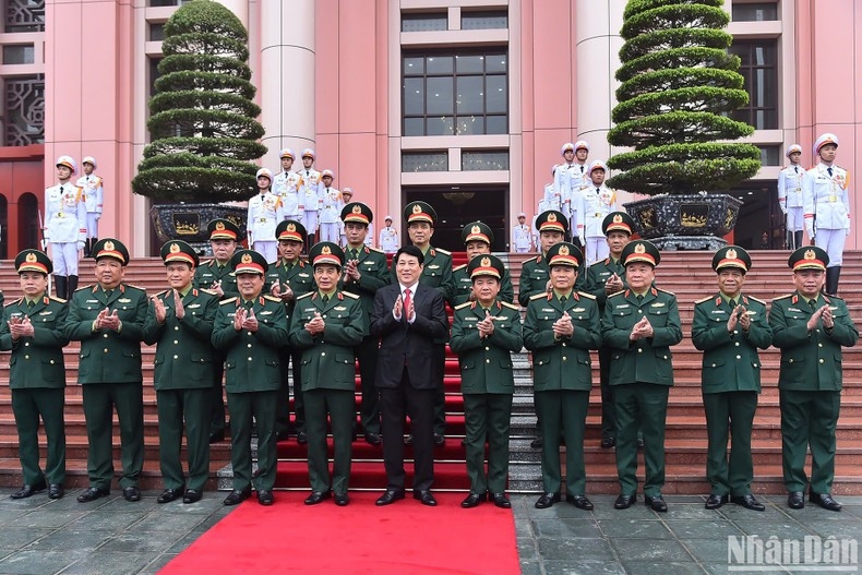 Chủ tịch nước Lương Cường và các đại biểu quân đội.