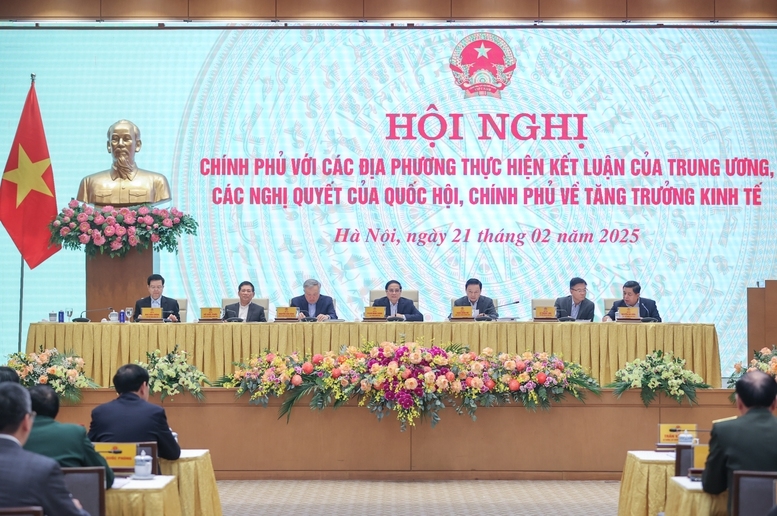 Thủ tướng Phạm Minh Chính chủ trì Hội nghị Chính phủ với các địa phương thực hiện kết luận của Trung ương, các nghị quyết của Quốc hội, Chính phủ về tăng trưởng kinh tế - Ảnh: VGP/Nhật Bắc