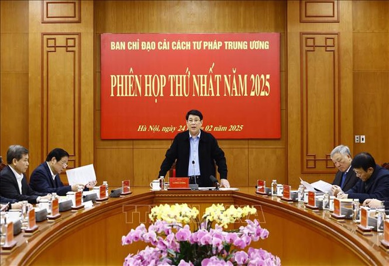 Chủ tịch nước Lương Cường chủ trì Phiên họp thứ nhất năm 2025 Ban Chỉ đạo Cải cách Tư pháp Trung ương. Ảnh: TTXVN