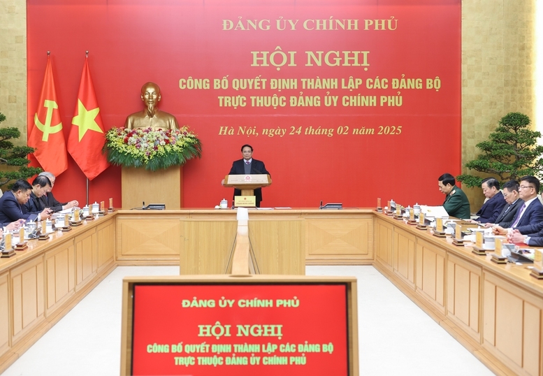 Bí thư Đảng ủy Chính phủ, Thủ tướng Chính phủ Phạm Minh Chính chủ trì Hội nghị công bố Quyết định của Đảng uỷ Chính phủ về việc thành lập 15 Đảng bộ trực thuộc Đảng uỷ Chính phủ - Ảnh: VGP/Nhật Bắc