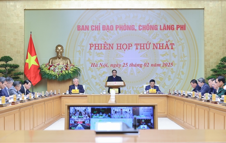 Thủ tướng đề nghị các thành viên Ban Chỉ đạo, lãnh đạo các bộ, cơ quan, địa phương phải tập trung chỉ đạo, điều hành và tổ chức thực hiện một số nhiệm vụ, giải pháp trọng tâm - Ảnh: VGP/Nhật Bắc