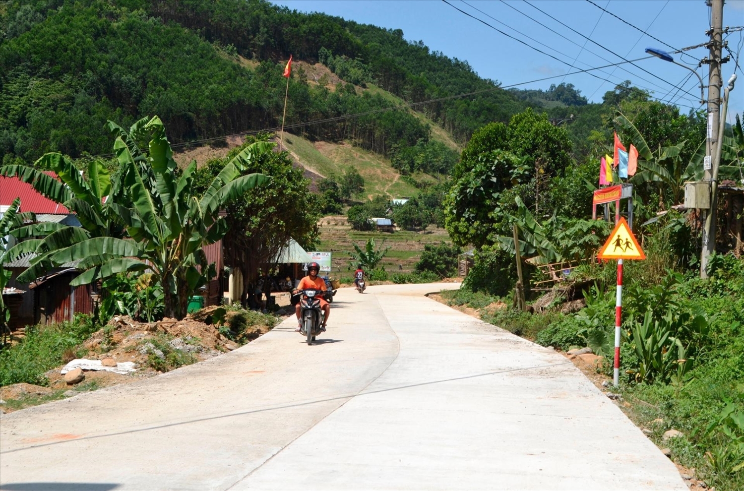 Quảng Nam đẩy mạnh xây dựng NTM ở các huyện miền núi.