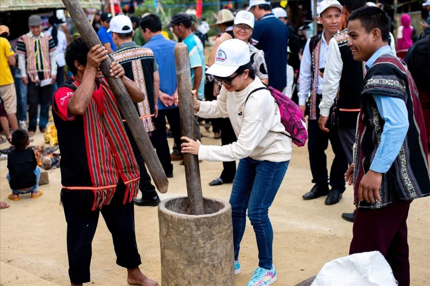 Kết hợp bảo tồn và phát huy giá trị văn hóa địa phương sẽ là một phần quan trọng trong việc phát triển du lịch bền vững tại huyện Nam Trà My.