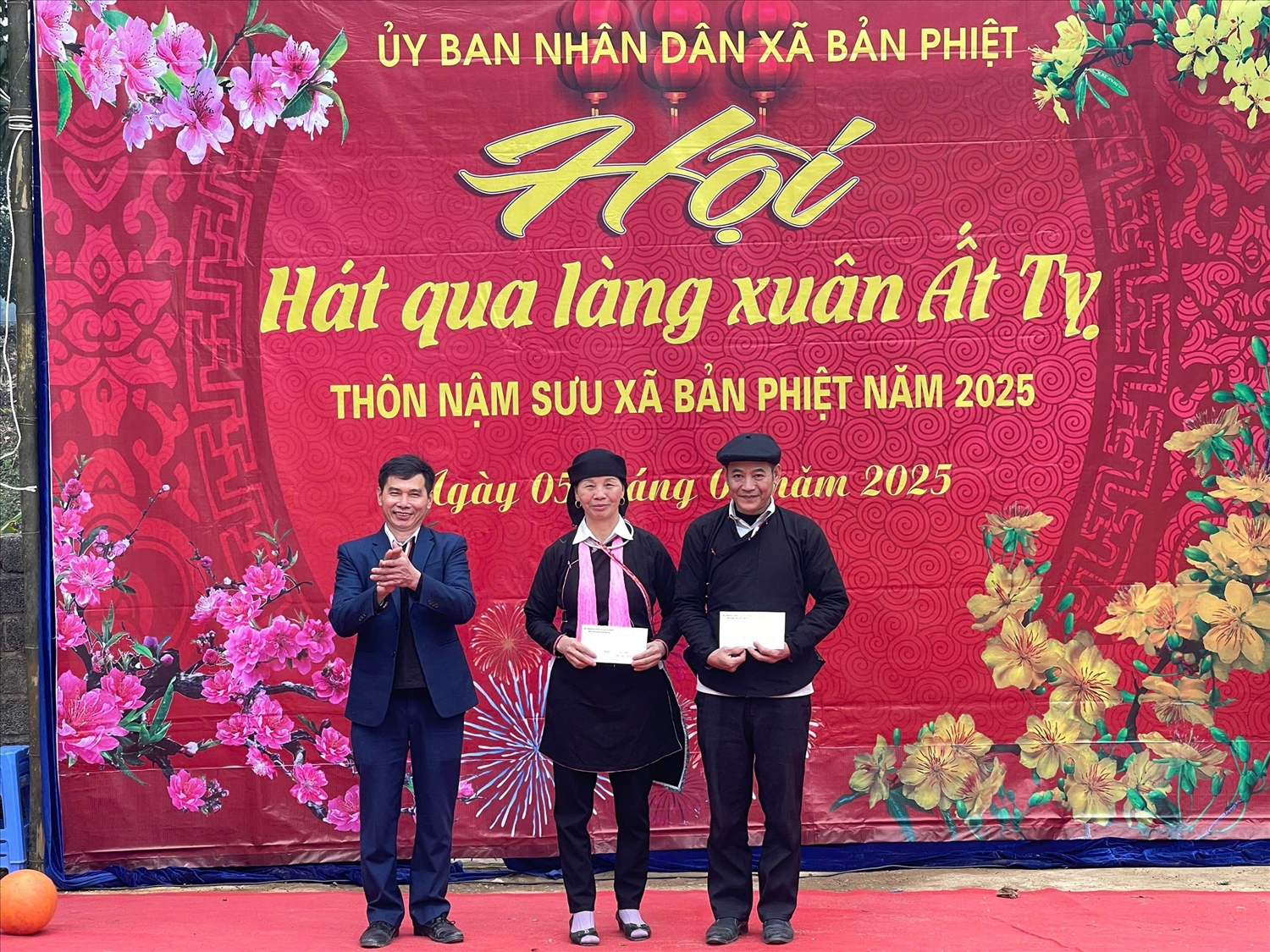 (Tin CTV) Nét đẹp văn hoá trong hội “Hát qua làng” tại xã Bản Phiệt 3