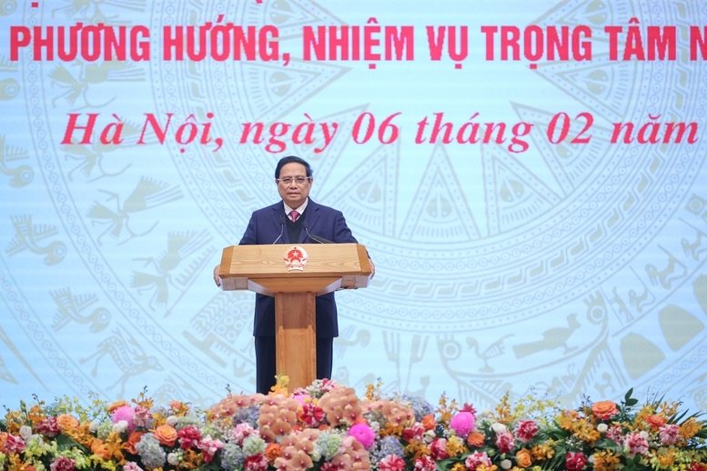 Thủ tướng Phạm Minh Chính: Chuyển đổi số phải gắn kết chặt chẽ với việc thực hiện cuộc ""cách mạng" về sắp xếp, tinh gọn bộ máy và nâng cao chất lượng đội ngũ cán bộ công chức, viên chức - Ảnh: VGP/Nhật Bắc