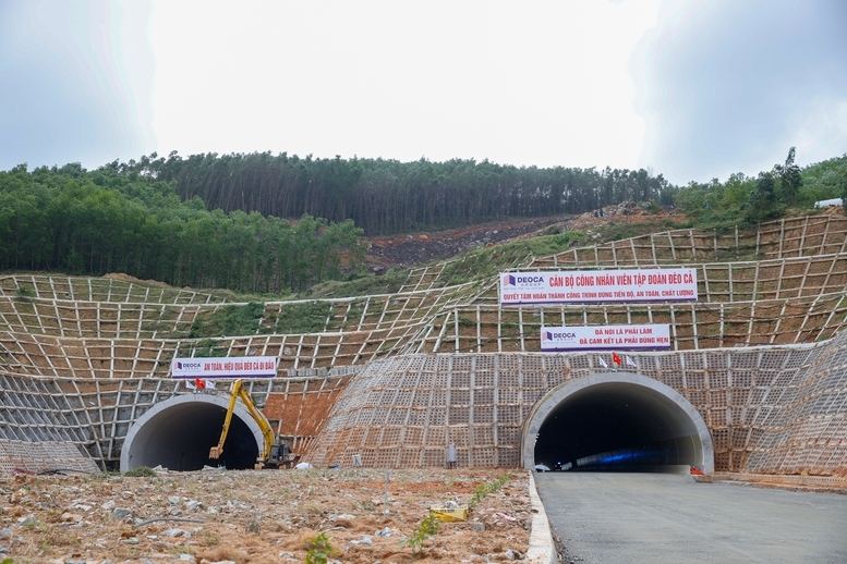 Hầm đường bộ trên tuyến cao tốc Quảng Ngãi - Hoài Nhơn (Bình Định) thuộc cao tốc Bắc - Nam phía đông - Ảnh: VGP/Nhật Bắc