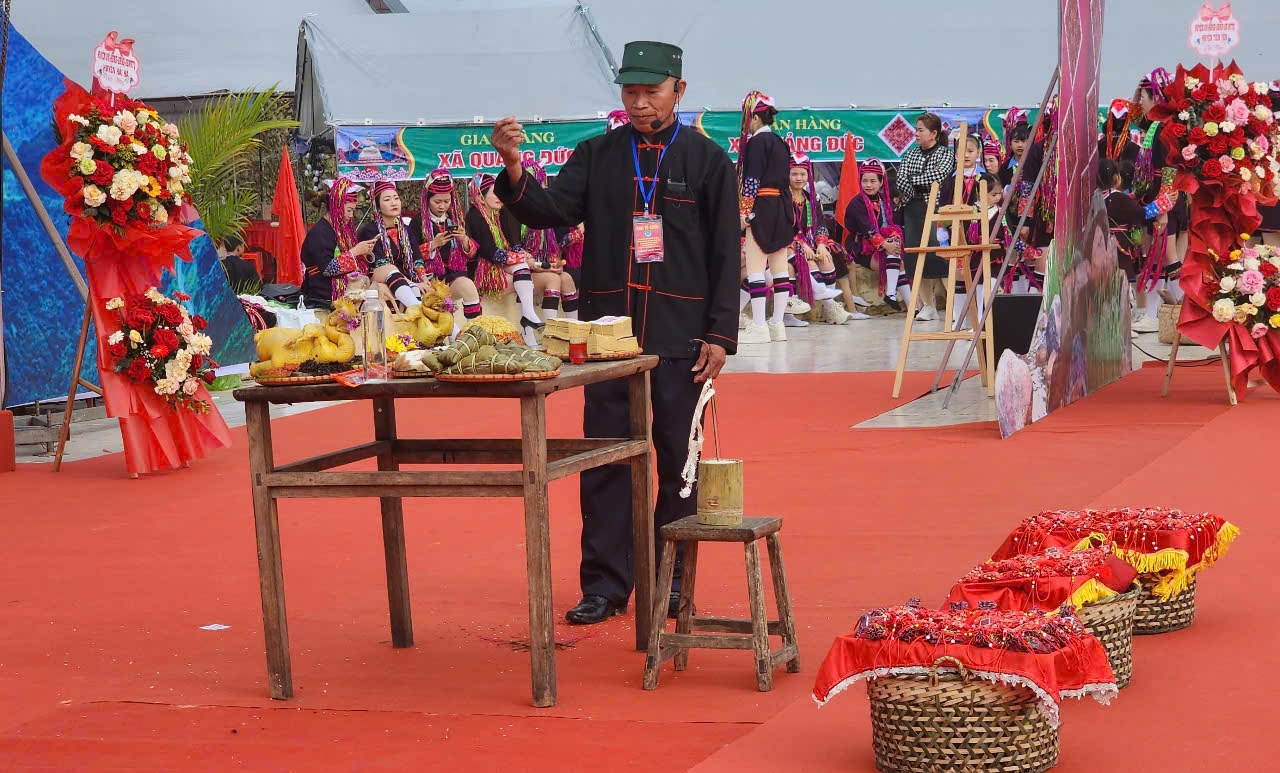 Nghi thức cúng lễ "Sóng Mun" cầu bình an, may mắn