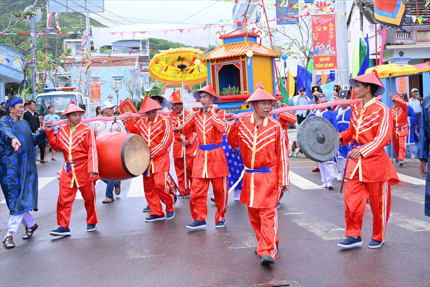 Lễ rước thần Nam Hải.