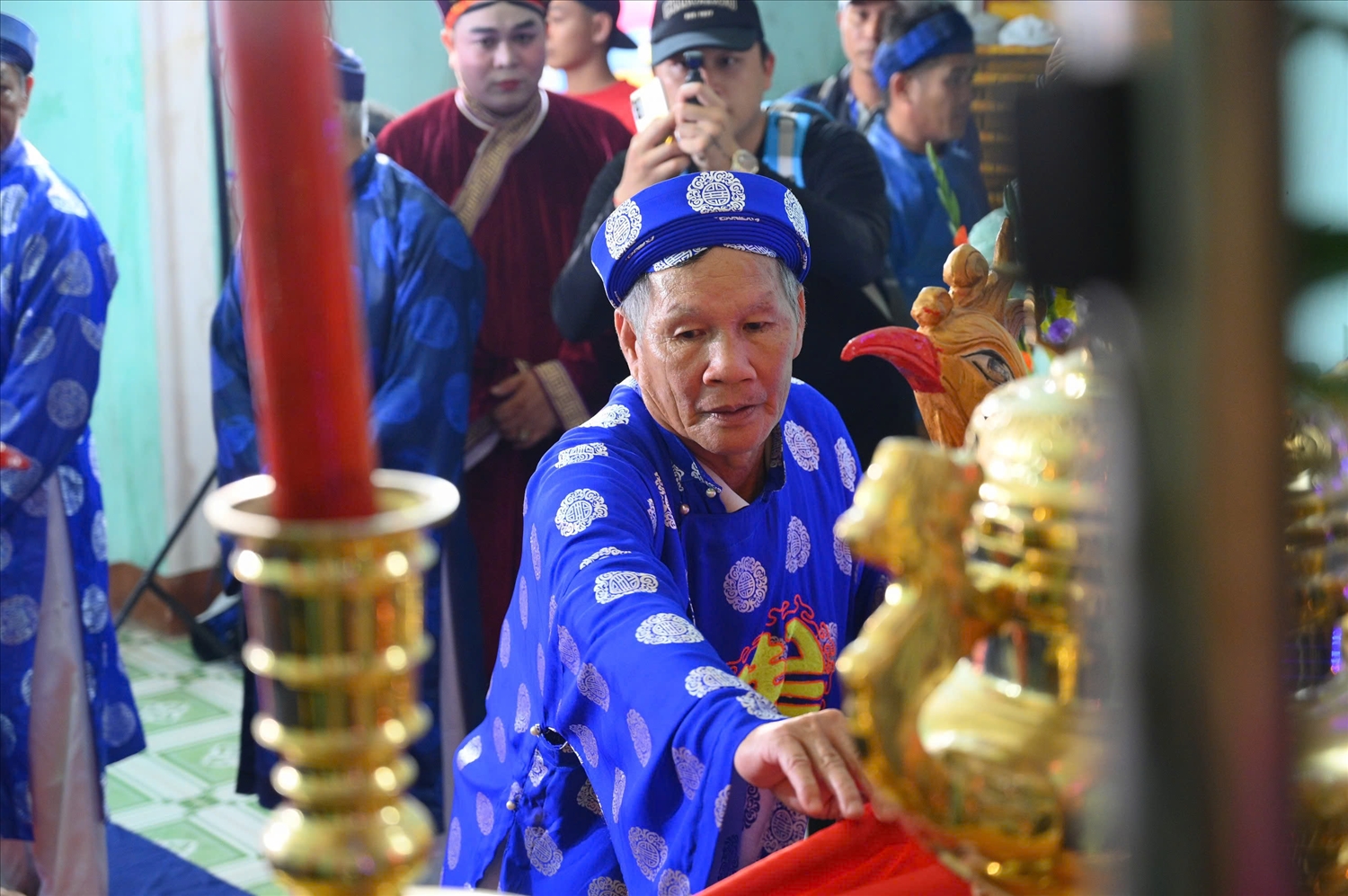 Phần lễ diễn ra trang nghiêm, thành kính.