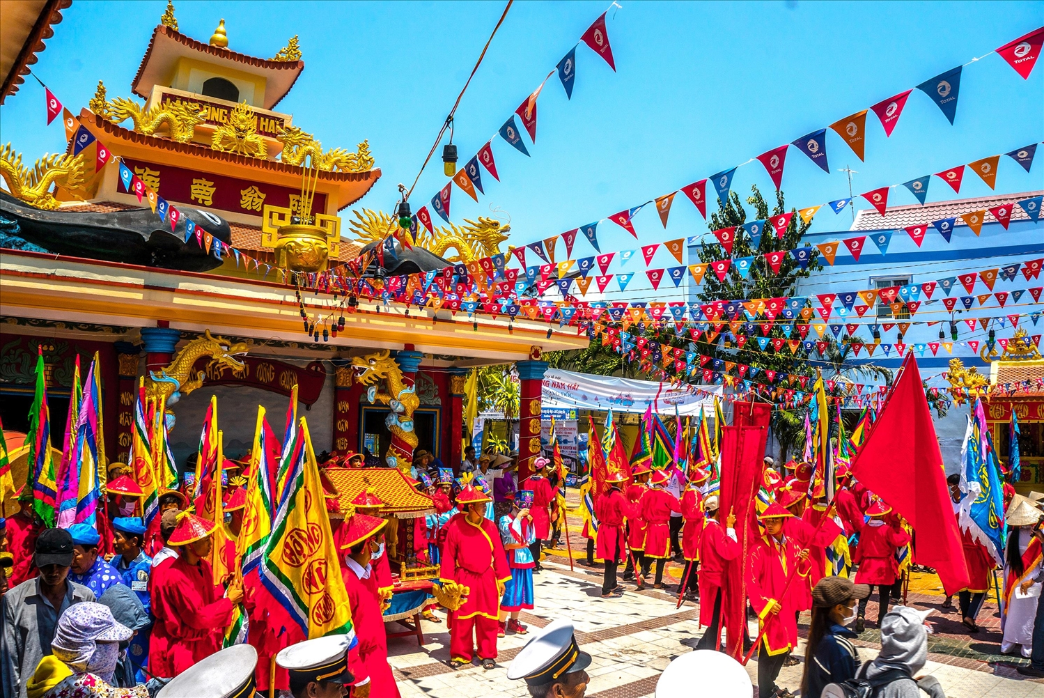 Lăng ông Nam Hải ở thị trấn Sông Đốc, huyện Trần Văn Thời, tỉnh Cà Mau trong ngày hội