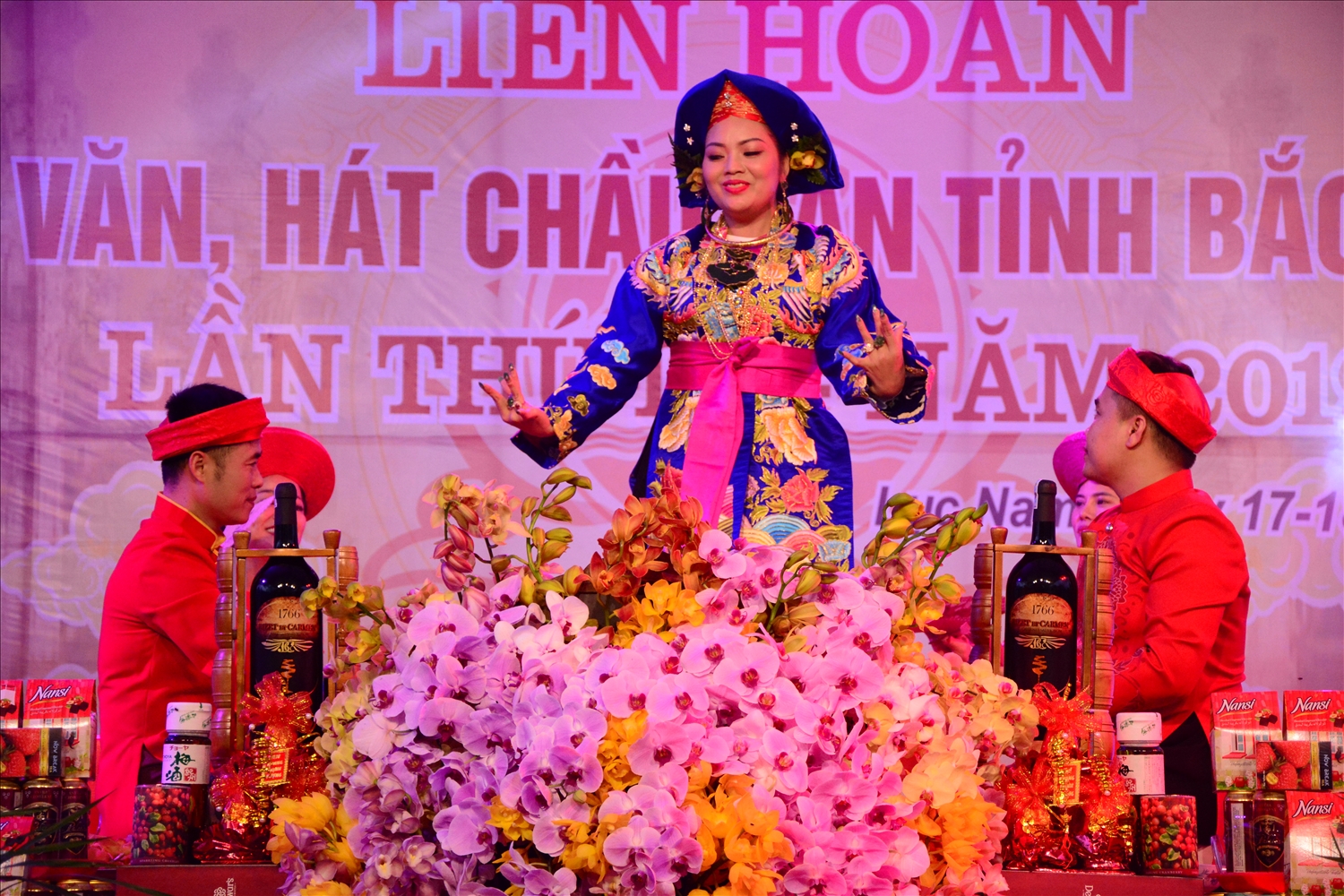 Festival de canto Van - Chau Van de la provincia de Bac Giang celebrado en el área de ecoturismo de Suoi Mo