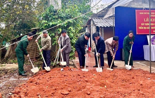 Khởi công xây nhà mới cho hộ gia đình bà Đỗ Thị Bình ở xã Đào Xá, huyện Thanh Thủy là người có công với cách mạng.