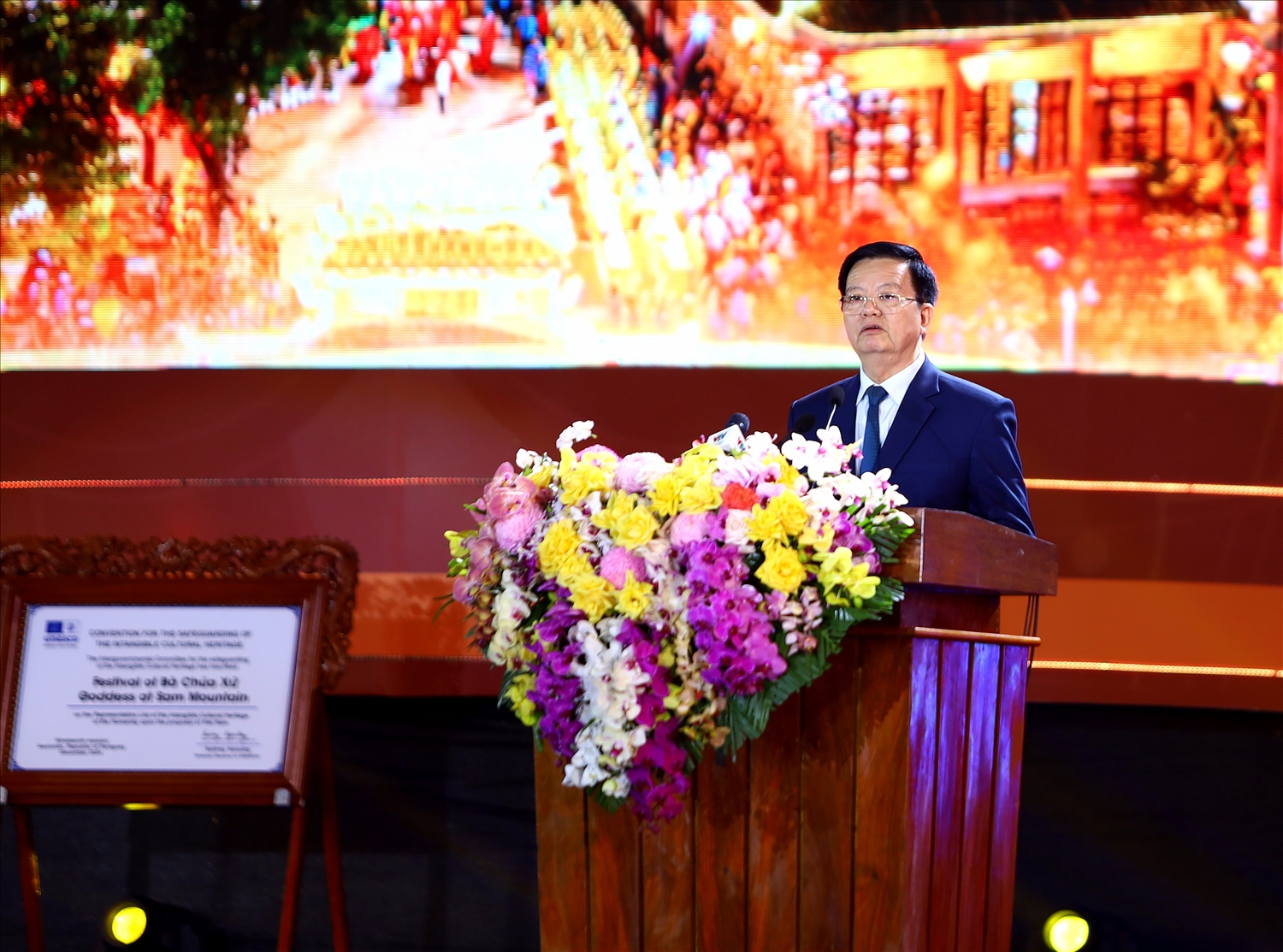 Phó Thủ tướng Chính phủ Mai Văn Chính phát biểu tại lễ đón bằng UNESCO và khai Hội Vía Bà Chúa Xứ núi Sam năm 2025