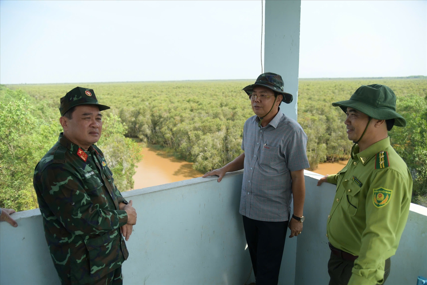 Bí thư Tỉnh ủy Kiên Giang Nguyễn Tiến Hải kiểm tra việc sử dụng đất rừng và công tác phòng chống cháy rừng 