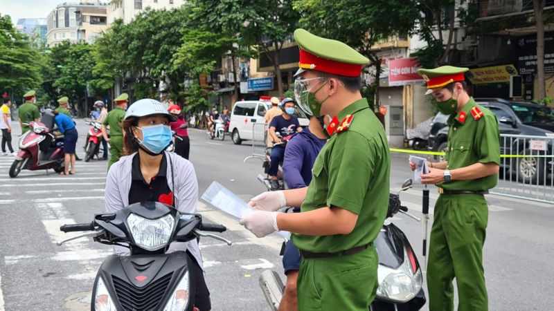 Bộ Công an hướng dẫn giải quyết xử phạt vi phạm hành chính khi bỏ Công an cấp huyện. (Ảnh minh họa)