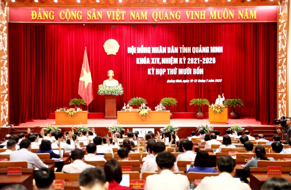 Nhiều nội dung quan trọng được thông qua tại Kỳ họp thứ 14 HĐND tỉnh Quảng Ninh khoá XIV, trong đó có việc ban hành nghị quyết hỗ trợ doanh nghiệp, hợp tác xã, hộ kinh doanh