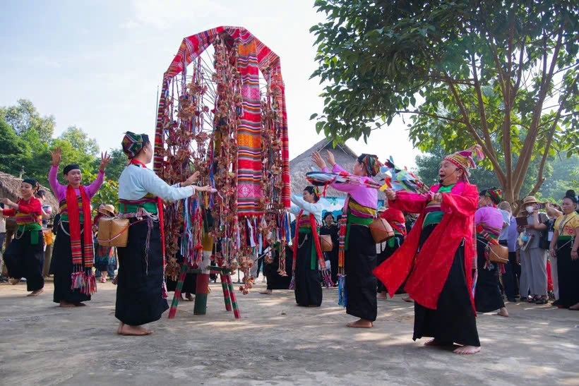 Cây Bông là biểu tượng trong lễ hội truyền thống, tín ngưỡng của đồng bào Mường. (Ảnh: Thảo Quyên)