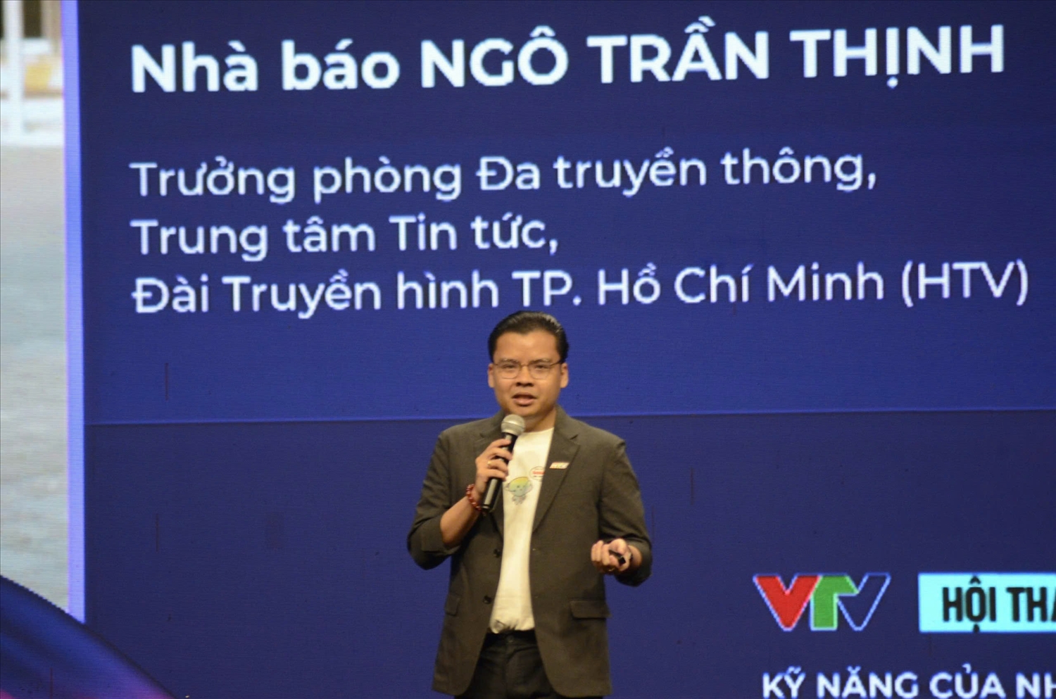 Nhà báo Ngô Trần Thịnh, Trưởng phòng Đa Truyền thông, Trung tâm tin tức, Đài Truyền hình Thành phố Hồ Chí Minh nhìn nhận, AI đã trở thành công cụ đắc lực trong việc phân tích dữ liệu, tối ưu hóa kịch bản và cải thiện chất lượng sản phẩm truyền thông