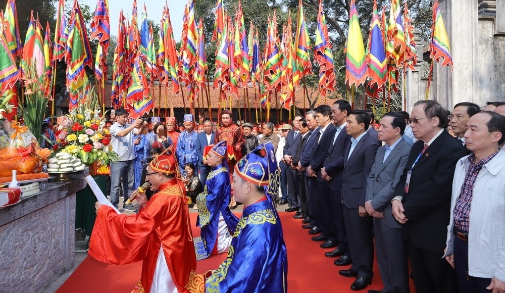 Lãnh đạo tỉnh Thanh Hóa và đại biểu dâng hương Anh hùng dân tộc Triệu Thị Trinh