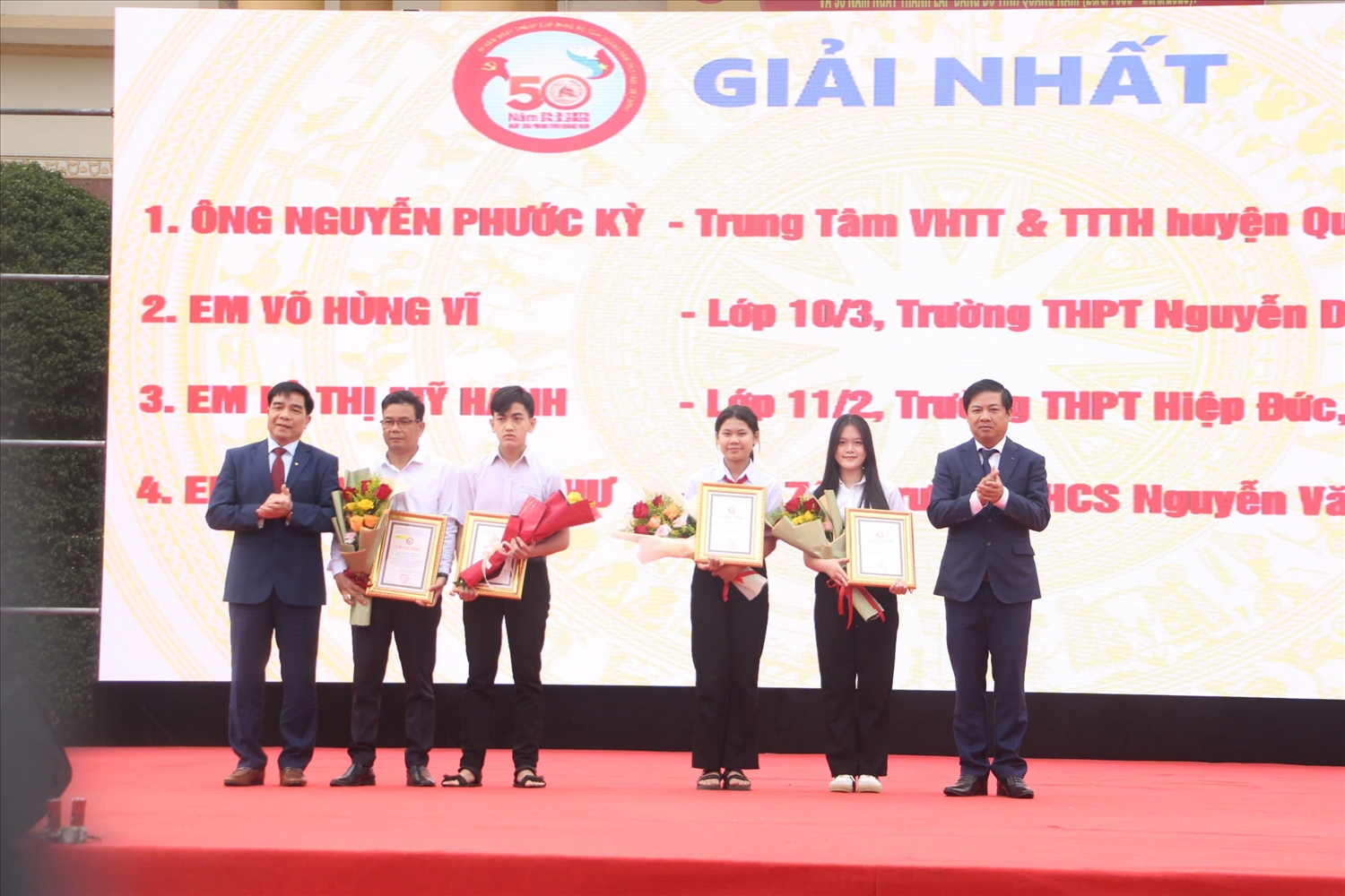 Lãnh đạo Quảng Nam trao giải Cuộc thi tìm hiểu về truyền thống lịch sử, văn hóa Quảng Nam, lịch sử Đảng bộ tỉnh Quảng Nam.