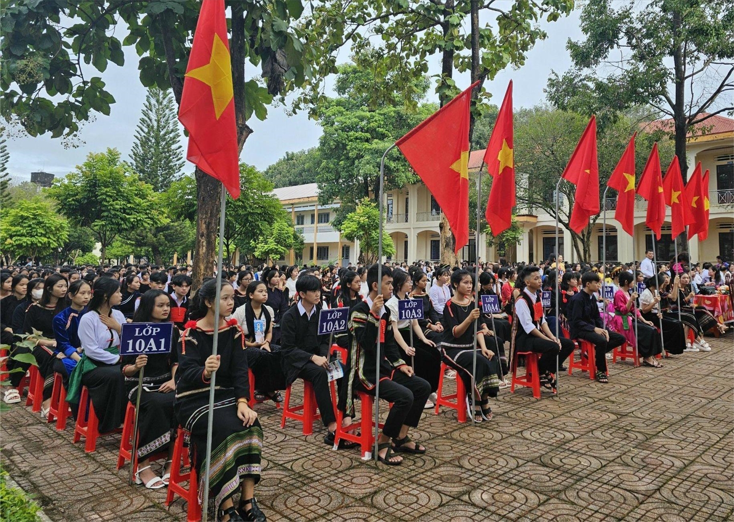 Học sinh một trường PTDTNT trên địa bàn tỉnh Đắk Lắk khai giảng năm học mới