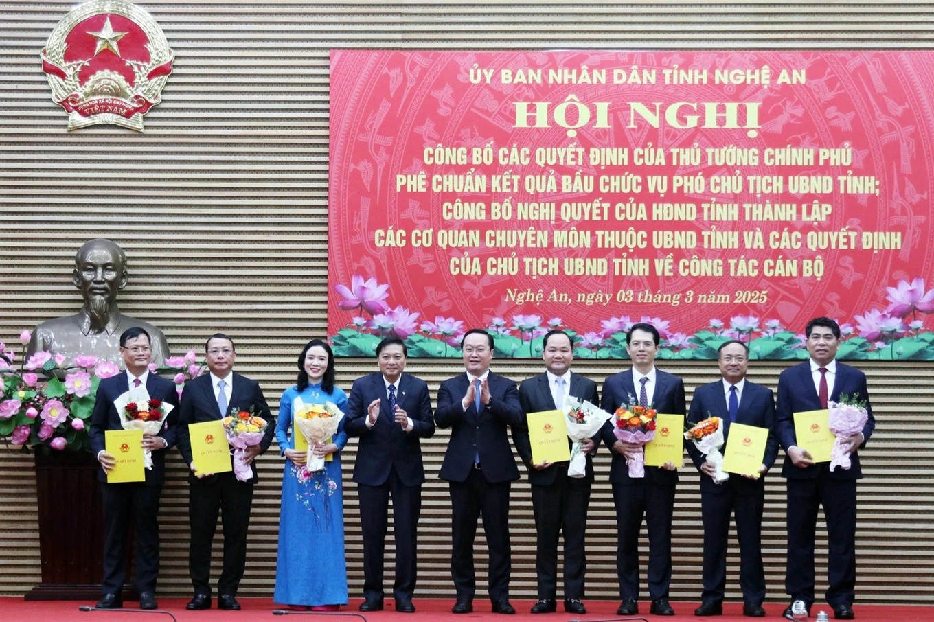 Lãnh đạo tỉnh Nghệ An trao quyết định điều động, bổ nhiệm 7 giám đốc sở sau sắp xếp, hợp nhất 