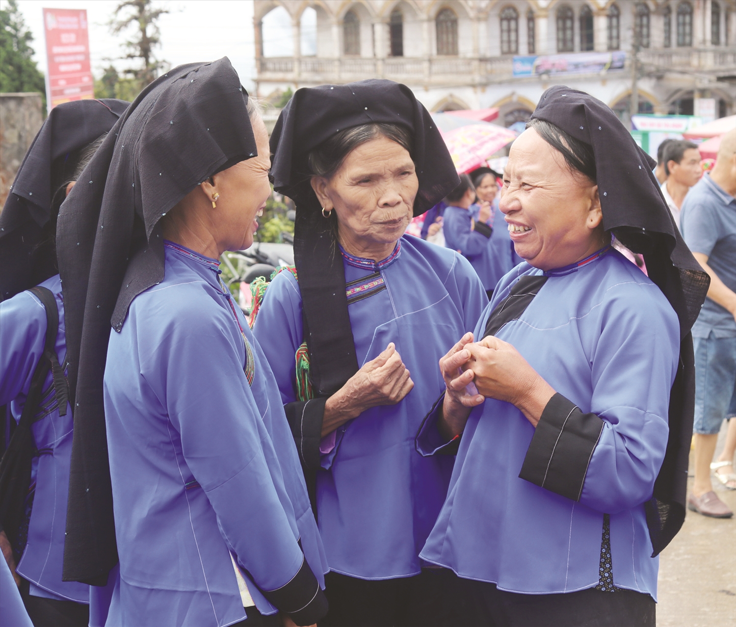 Chợ phiên - điểm đến hấp dẫn không thể thiếu cho những người yêu văn hóa, khám phá và trải nghiệm du lịch ở vùng cao.