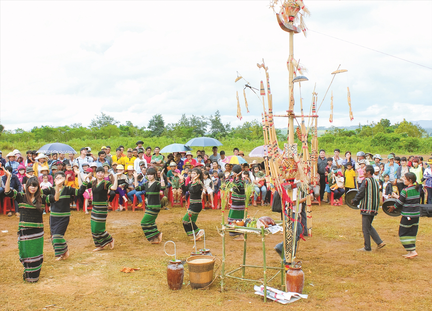 Lễ cúng lúa mới của người Mnông. Ảnh minh họa