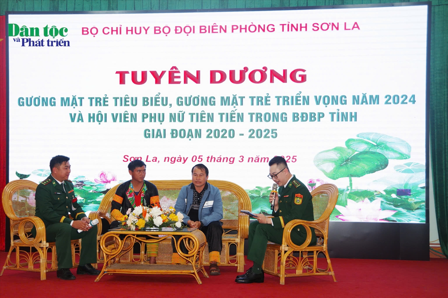 Đồng chí Cầm Văn Tiện, Đội trưởng Đội Vận động quần chúng, Đồn Biên phòng Mường Lèo (BĐBP tỉnh Sơn La) cùng các nhân vật bị kẻ xấu dụ dỗ trốn sang nước ngoài với lời hứa hẹn ""Việc nhẹ lương cao" chia sẻ về hành trình hồi hương tại chương trình.