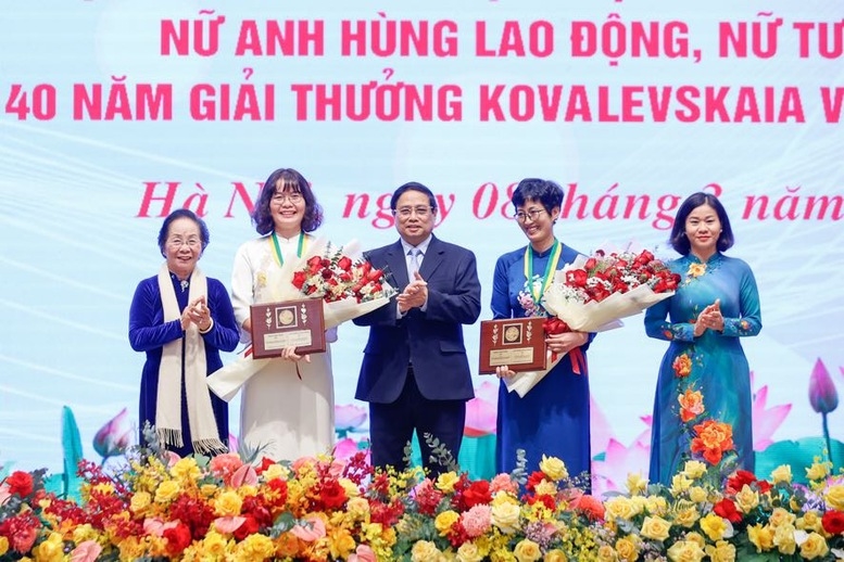 Giải thưởng Kovalevskaia năm 2024 được trao cho 2 cá nhân: PGS.TS Nguyễn Minh Tân và PGS.TS Đặng Thị Mỹ Dung