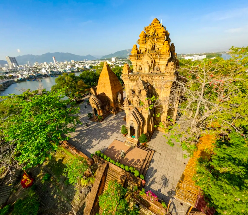 Di tích Tháp Bà Ponagar tọa lạc trên đồi Cù Lao, thuộc phường Vĩnh Phước, Tp.Nha Trang, tỉnh Khánh Hòa