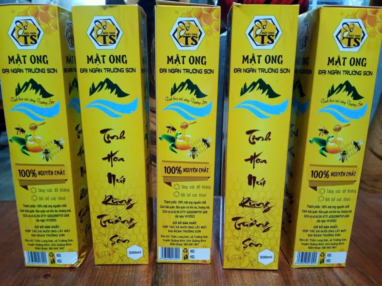 Sản phẩm của HTX Mật ong đại ngàn Trường Sơn được đóng gói bắt mắt và có mặt ở nhiều thị trường trong nước