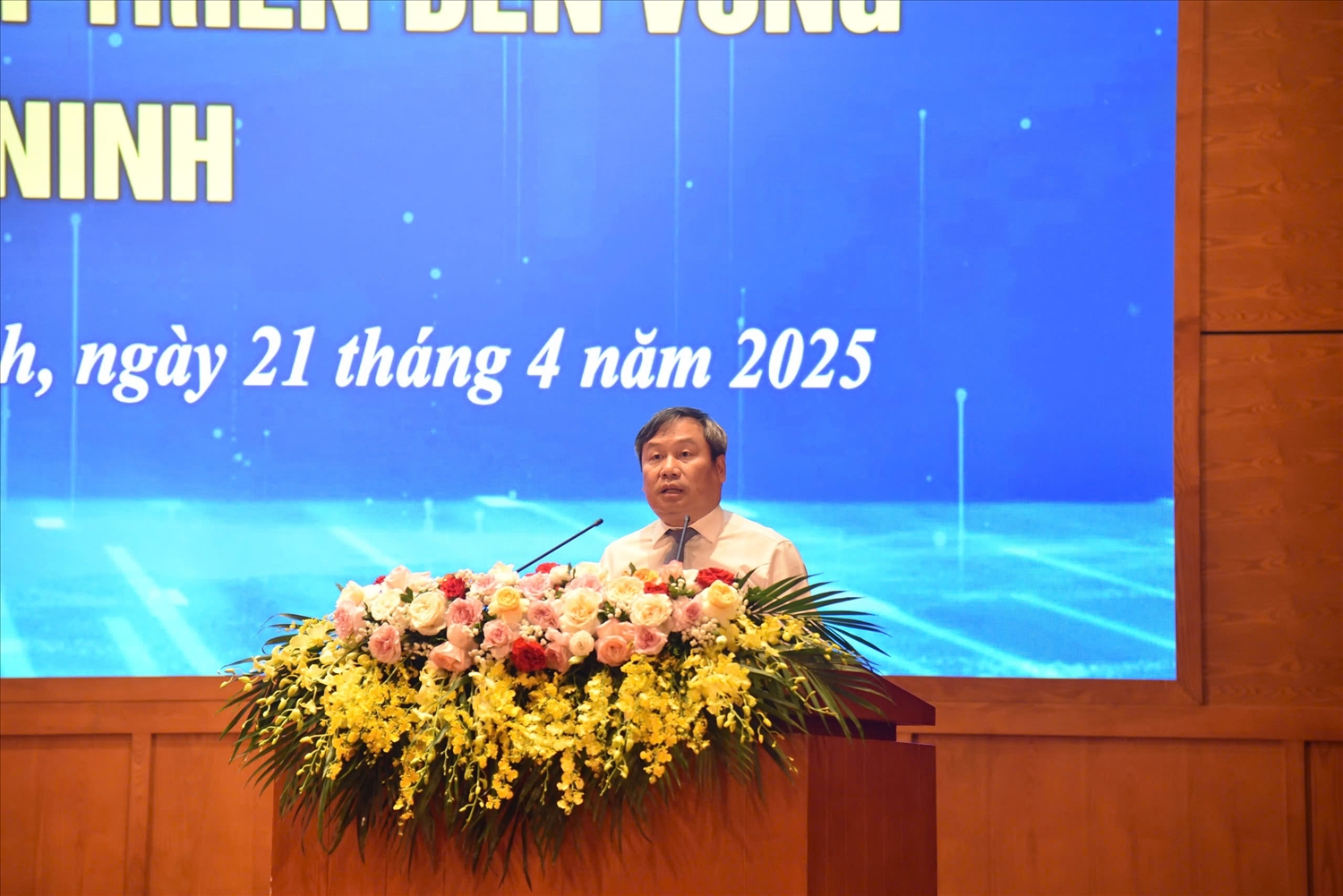 Bí thư Tỉnh ủy Quảng Ninh Vũ Đại Thắng phát biểu tại hội nghị