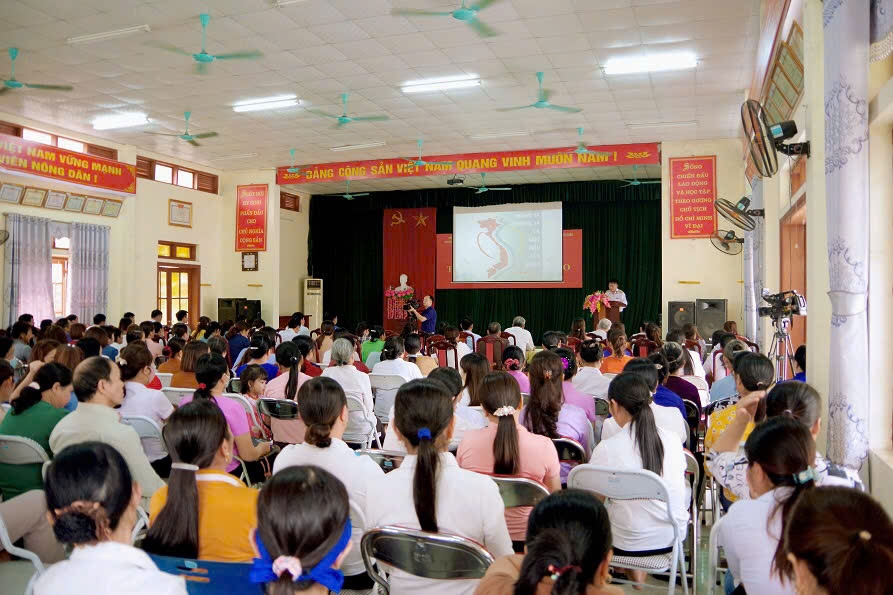 Lữ đoàn 147, Vùng 1 Hải quân thông tin tình hình biển, đảo tại thị trấn Lăng Can, huyện Lâm Bình (Tuyên Quang)