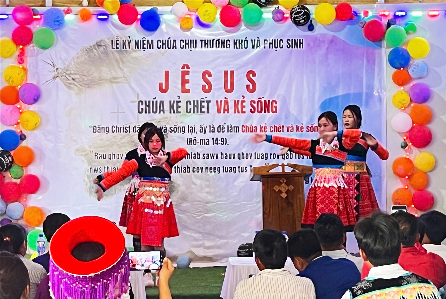 Đồng bào tôn giáo tại xã Mường Khoa, huyện Bắc Yên tổ chức “Lễ kỷ niệm Chúa chịu thương khó và phục sinh”