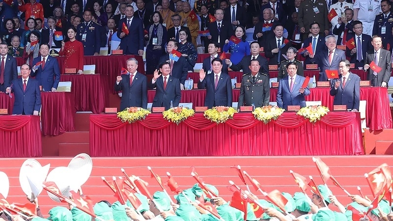 Các đồng chí lãnh đạo, nguyên lãnh đạo Đảng, Nhà nước và khách quốc tế tham dự Lễ kỷ niệm 50 năm Ngày Giải phóng miền nam, thống nhất đất nước (30/4/1975-30/4/2025). (Ảnh: TTXVN)