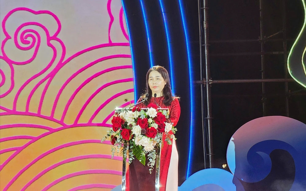 Bà Đỗ Thị Diệu Hạnh - Giám đốc Sở Văn hóa, Thể thao và Du lịch tỉnh Bình Định phát biểu tại Lễ khai mạc Lễ hội Văn hoá Ẩm thực