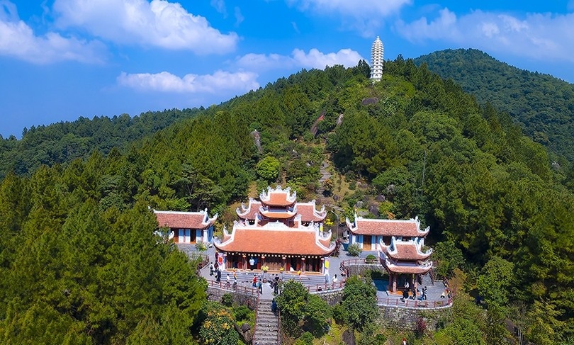 Chùa Hương Tích nhìn từ trên cao