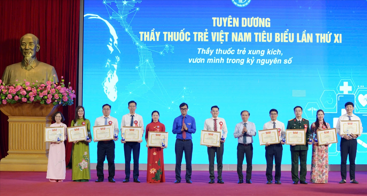 TW Hội Thầy thuốc trẻ Việt Nam tuyên dương 10 Thầy thuốc trẻ Việt Nam tiêu biểu và 10 Thầy thuốc trẻ triển vọng, có thành tích xuất sắc, đặc biệt trong chuyển đổi số y tế và tiên phong trong khoa học, công nghệ và đổi mới sáng tạo giai đoạn 2023 – 2024.