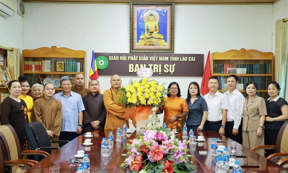 Bà Mã Én Hằng, Phó Chủ tịch Thường trực Ủy ban MTTQ Việt Nam tỉnh Lào Cai thăm và chúc mừng Ban Trị sự GHPGVN tỉnh Lào Cai nhân Đại lễ Phật đản Vesak, Phật lịch 2569 - Dương lịch 2025